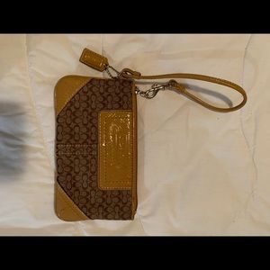 COPY - Coach wristlet